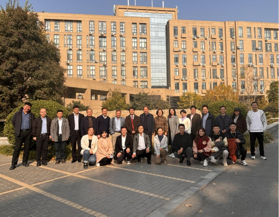 Chairman Professor Shi Yuanyuan was invited to Zhengzhou University to give an academic report